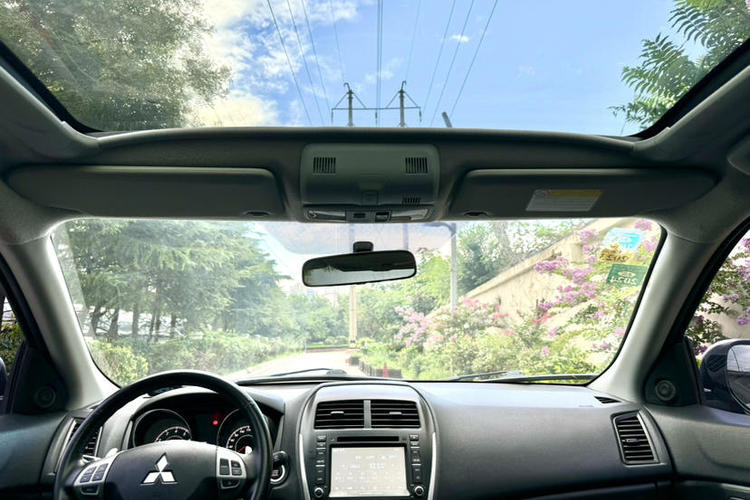 Used Mitsubishi ASX 2012 2.0 LUXURY Two-Wheel Drive with Navigation Interior 13