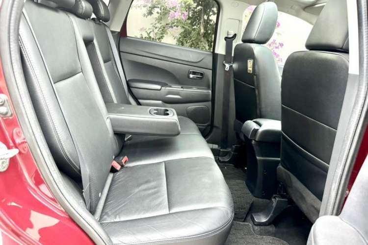 Used Mitsubishi ASX 2012 2.0 LUXURY Two-Wheel Drive with Navigation Interior 6