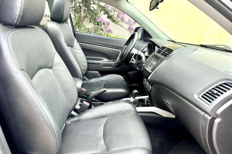 Used Mitsubishi ASX 2012 2.0 LUXURY Two-Wheel Drive with Navigation Interior 8