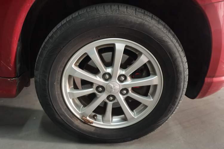 Used Mitsubishi ASX 2012 2.0 LUXURY Two-Wheel Drive with Navigation Right Front Wheel Hub