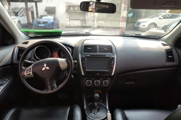 Used Mitsubishi ASX 2012 2.0 Front-Wheel-Drive Xuan Yue Navigation Edition Center Console