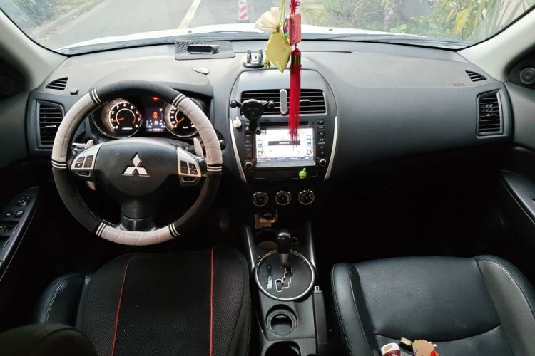 Used Mitsubishi ASX 2012 2.0 LUXURY Two-Wheel Drive with Navigation Center Console