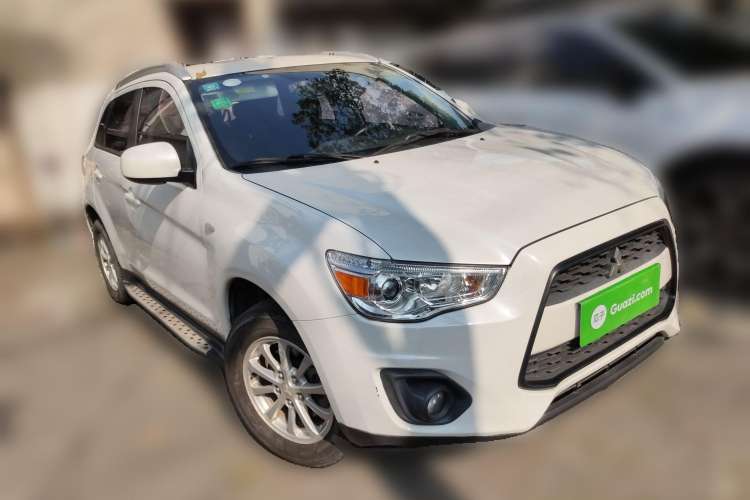 Used Mitsubishi ASX 2012 2.0 Front-Wheel-Drive Xuan Yue Navigation Edition Front Right 45 Deg