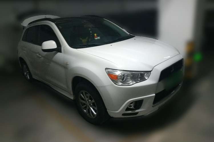 Used Mitsubishi ASX 2012 2.0 LUXURY Two-Wheel Drive with Navigation Front Right 45 Deg