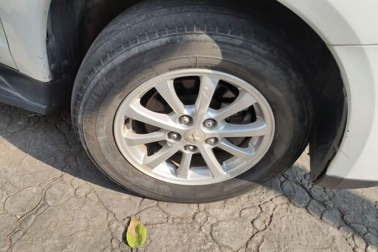 Used Mitsubishi ASX 2012 2.0 Front-Wheel-Drive Xuan Yue Navigation Edition Right Front Wheel Hub