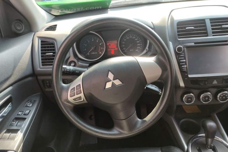 Used Mitsubishi ASX 2012 2.0 Front-Wheel-Drive Xuan Yue Navigation Edition Steering Wheel