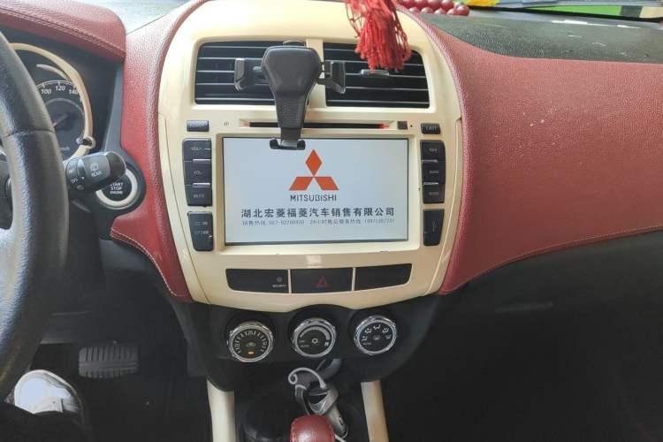 Used Mitsubishi ASX 2013 2.0L CVT Four-Wheel Drive Premium Edition Audio And AC Panel