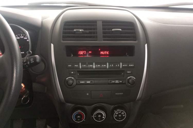 Used Mitsubishi ASX 2013 1.6L Manual Two-Wheel Drive Standard Edition Audio And AC Panel