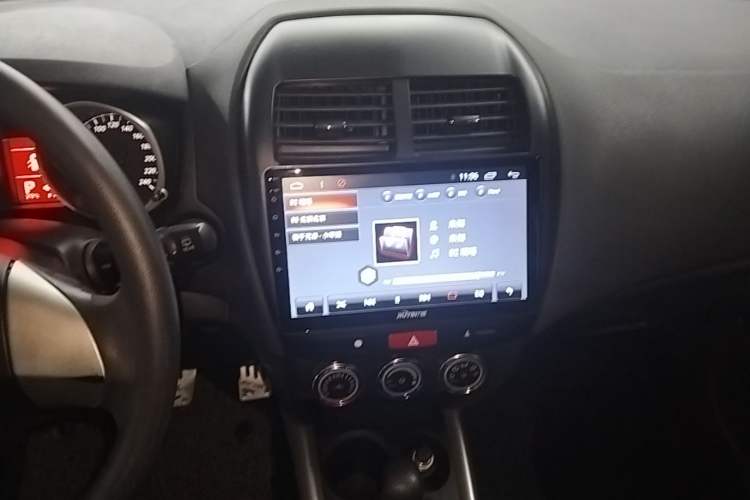 Used Mitsubishi ASX 2013 2.0L CVT Two-Wheel Drive Elite Edition Audio And AC Panel