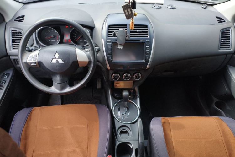 Used Mitsubishi ASX 2013 2.0L CVT Two-Wheel Drive Elite Edition Center Console
