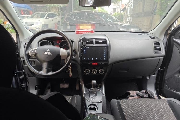 Used Mitsubishi ASX 2013 2.0L CVT Two-Wheel Drive Elite Edition Center Console
