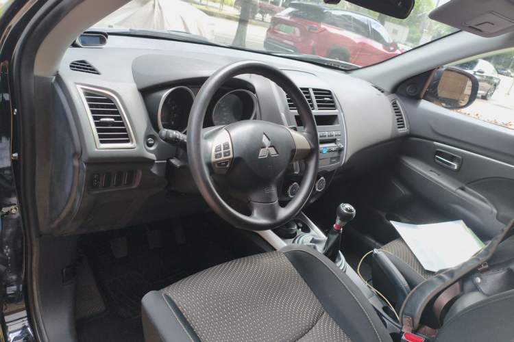 Used Mitsubishi ASX 2013 2.0L Manual Two-Wheel Drive Comfort Edition Center Console