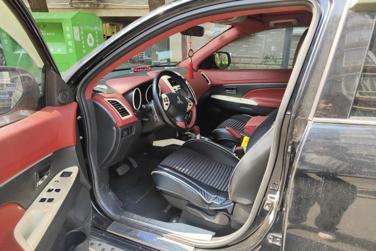Used Mitsubishi ASX 2013 2.0L CVT Four-Wheel Drive Premium Edition Driver Seat