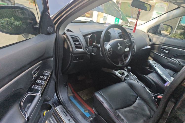 Used Mitsubishi ASX 2013 2.0L CVT Four-Wheel Drive Premium Edition Driver Seat