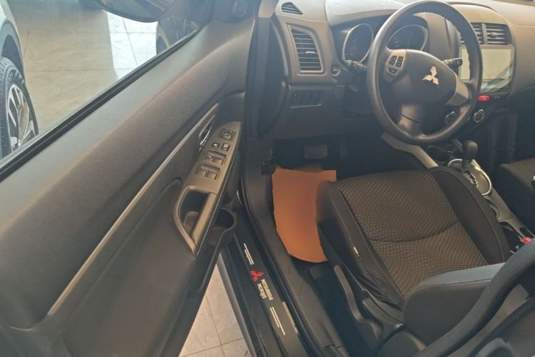 Used Mitsubishi ASX 2013 2.0L CVT Two-Wheel Drive Elite Edition Driver Seat