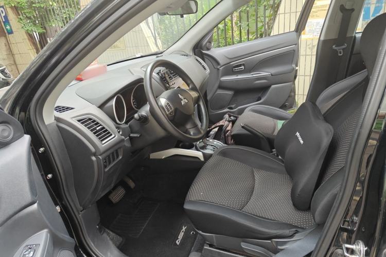 Used Mitsubishi ASX 2013 2.0L CVT Two-Wheel Drive Elite Edition Driver Seat