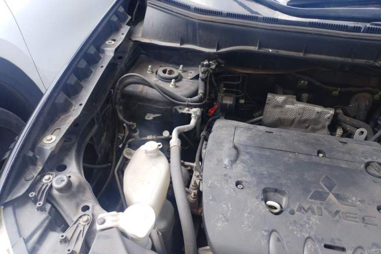 Used Mitsubishi ASX 2013 2.0L CVT Four-Wheel Drive Premium Edition Engine Bay Right