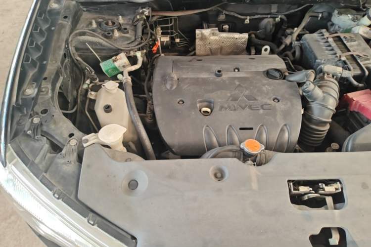 Used Mitsubishi ASX 2013 2.0L CVT Two-Wheel Drive Elite Edition Engine Bay Right