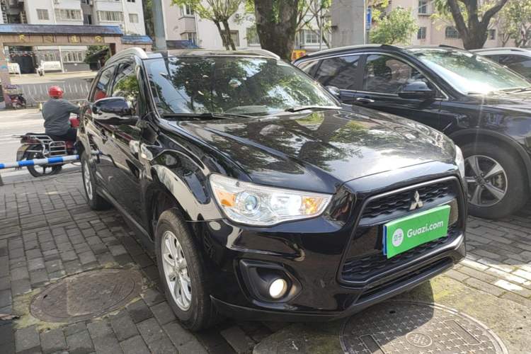 Used Mitsubishi ASX 2013 1.6L Manual Two-Wheel Drive Standard Edition Front Right 45 Deg