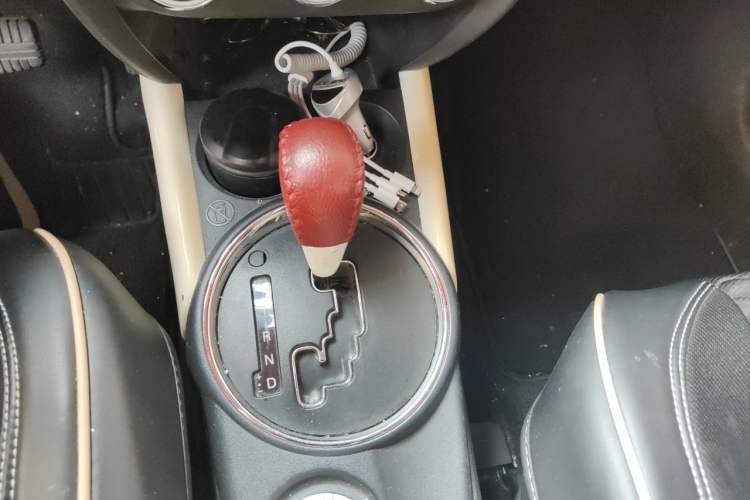 Used Mitsubishi ASX 2013 2.0L CVT Four-Wheel Drive Premium Edition Gear Lever