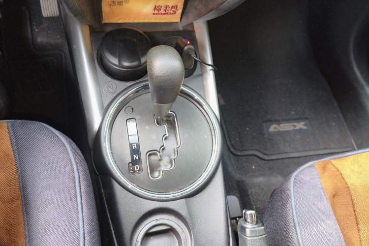 Used Mitsubishi ASX 2013 2.0L CVT Two-Wheel Drive Elite Edition Gear Lever
