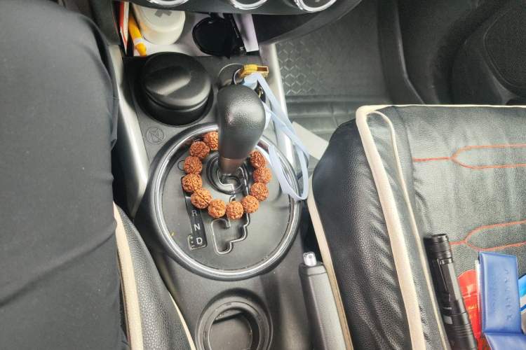 Used Mitsubishi ASX 2013 2.0L CVT Two-Wheel Drive Elite Edition Gear Lever