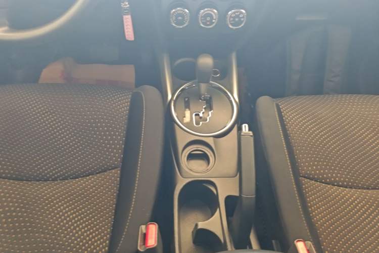 Used Mitsubishi ASX 2013 2.0L CVT Two-Wheel Drive Elite Edition Gear Lever
