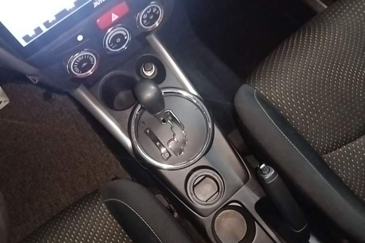 Used Mitsubishi ASX 2013 2.0L CVT Two-Wheel Drive Elite Edition Gear Lever