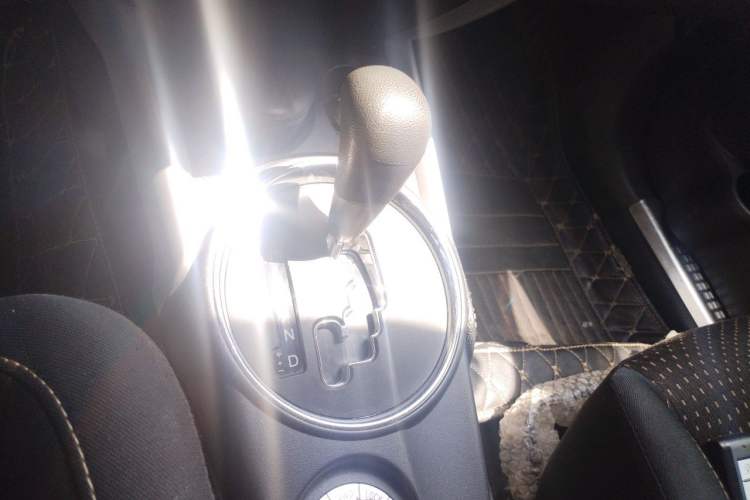 Used Mitsubishi ASX 2013 2.0L CVT Four-Wheel Drive Premium Edition Gear Lever