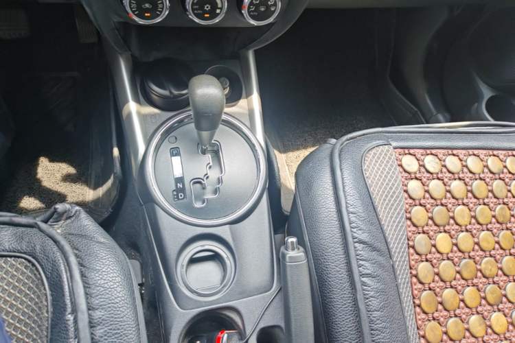 Used Mitsubishi ASX 2013 2.0L CVT Two-Wheel Drive Elite Edition Gear Lever