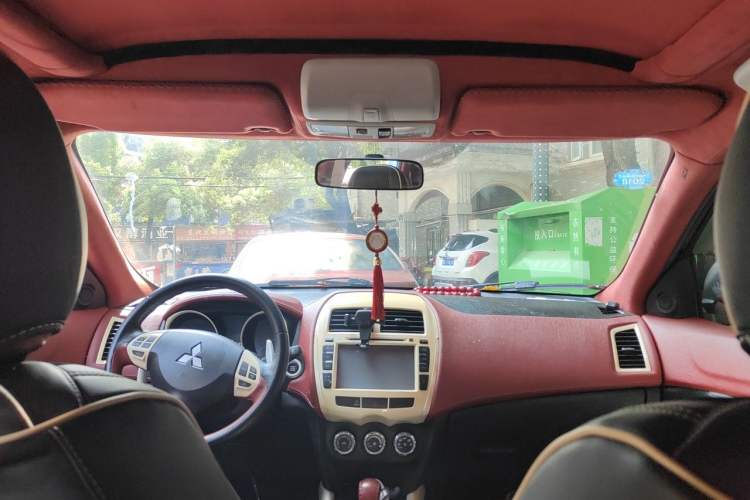 Used Mitsubishi ASX 2013 2.0L CVT Four-Wheel Drive Premium Edition Headliner