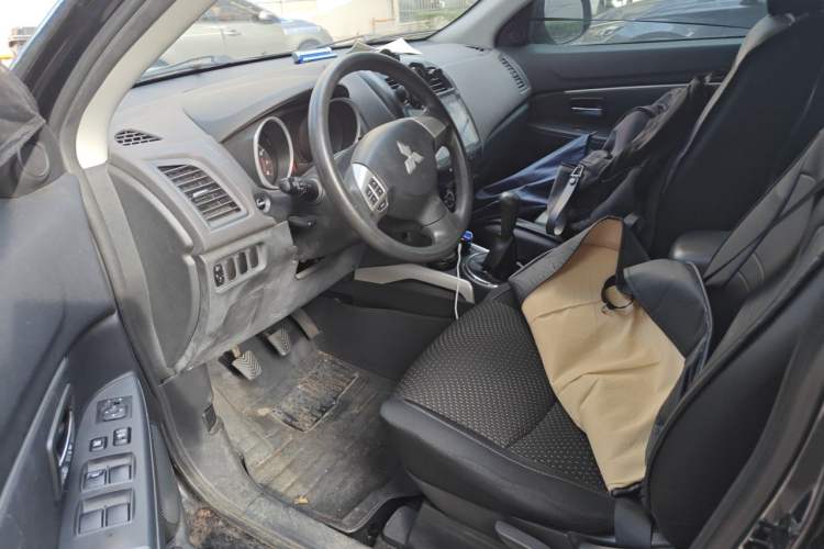 Used Mitsubishi ASX 2013 1.6L Manual Two-Wheel Drive Standard Edition Interior 3