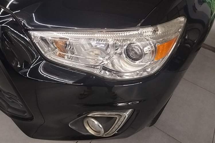 Used Mitsubishi ASX 2013 2.0L CVT Two-Wheel Drive Elite Edition Left Front Headlight