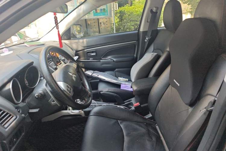 Used Mitsubishi ASX 2013 2.0L CVT Four-Wheel Drive Premium Edition Left Front Seat