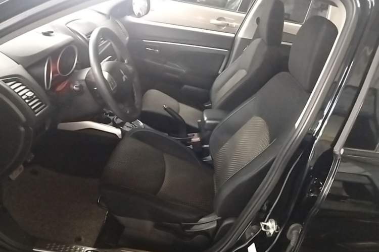 Used Mitsubishi ASX 2013 2.0L CVT Two-Wheel Drive Elite Edition Left Front Seat