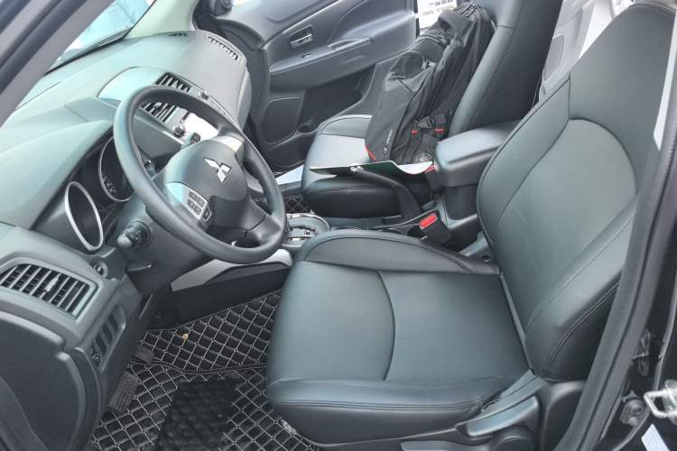 Used Mitsubishi ASX 2013 2.0L CVT Two-Wheel Drive Elite Edition Left Front Seat