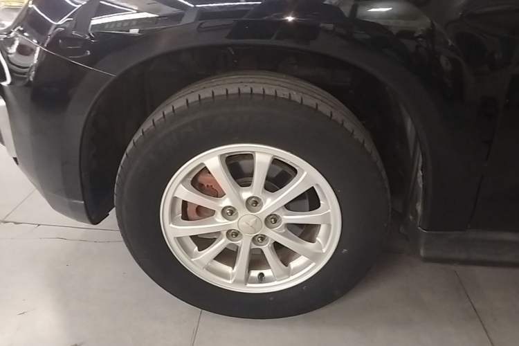 Used Mitsubishi ASX 2013 2.0L CVT Two-Wheel Drive Elite Edition Left Front Wheel Hub
