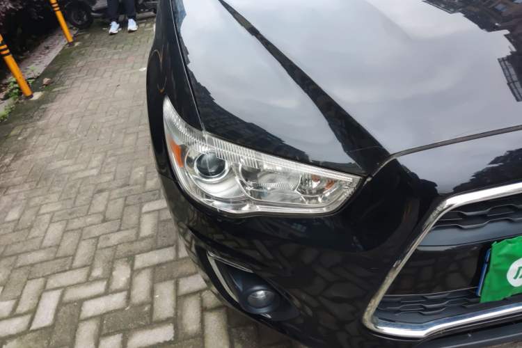 Used Mitsubishi ASX 2013 2.0L CVT Four-Wheel Drive Premium Edition Right Front Headlight