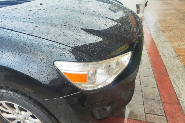 Used Mitsubishi ASX 2013 2.0L CVT Two-Wheel Drive Elite Edition Right Front Headlight