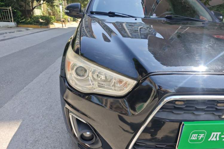 Used Mitsubishi ASX 2013 2.0L CVT Four-Wheel Drive Premium Edition Right Front Headlight
