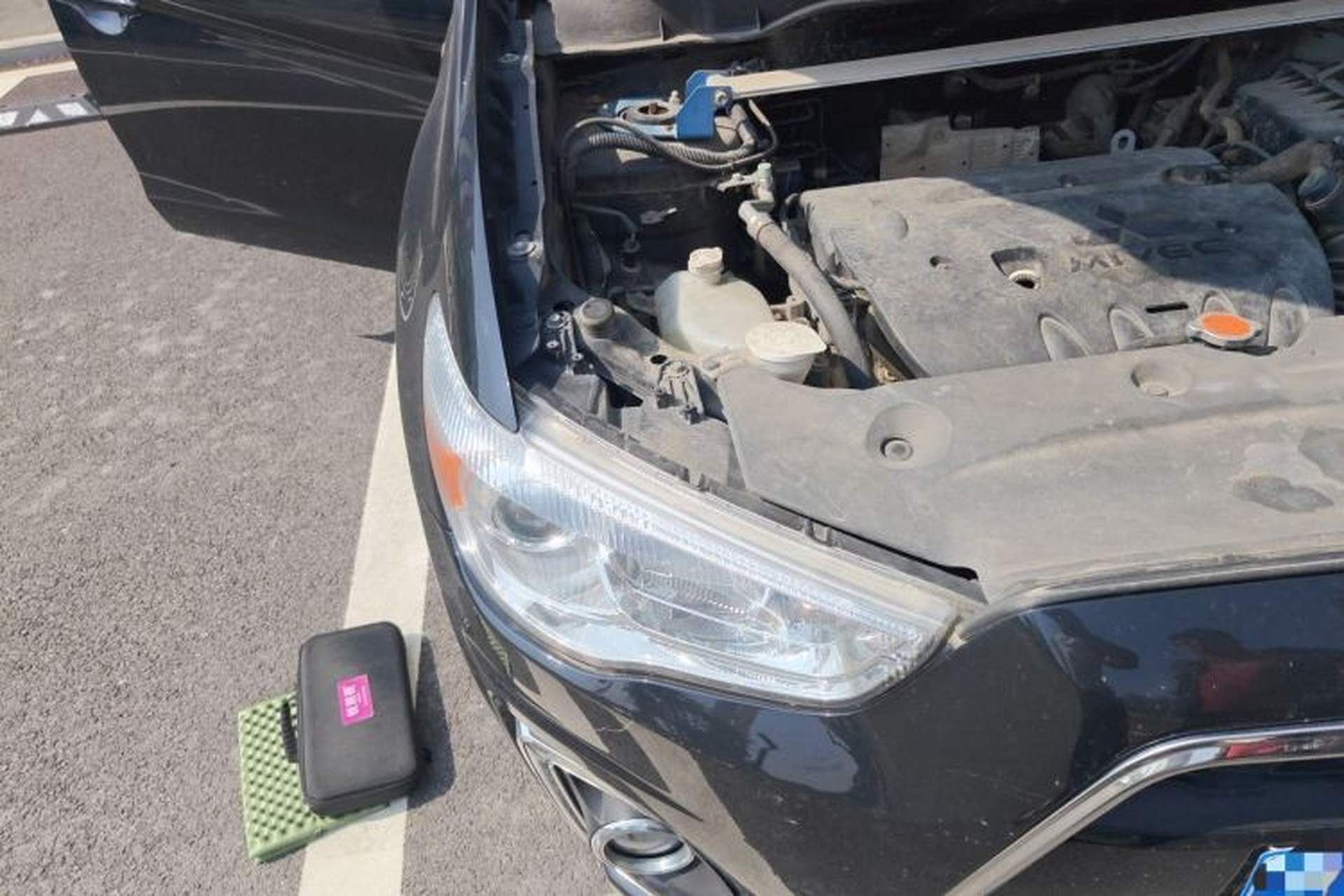 Used Mitsubishi ASX 2013 2.0L CVT Two-Wheel Drive Elite Edition Right Front Headlight