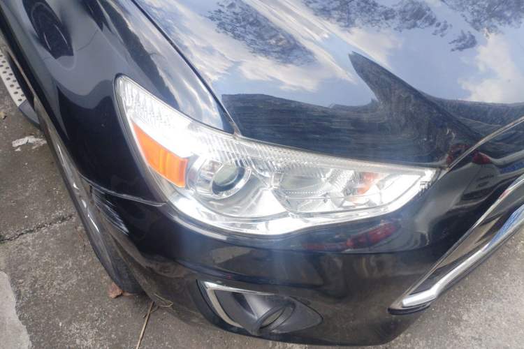 Used Mitsubishi ASX 2013 2.0L CVT Four-Wheel Drive Premium Edition Right Front Headlight
