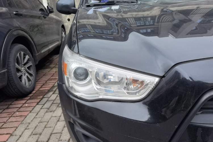 Used Mitsubishi ASX 2013 2.0L Manual Two-Wheel Drive Comfort Edition Right Front Headlight