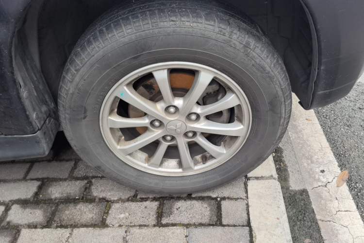 Used Mitsubishi ASX 2013 2.0L Manual Two-Wheel Drive Comfort Edition Right Front Wheel Hub
