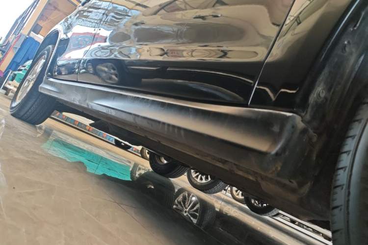 Used Mitsubishi ASX 2013 2.0L CVT Two-Wheel Drive Elite Edition Right Side Sill