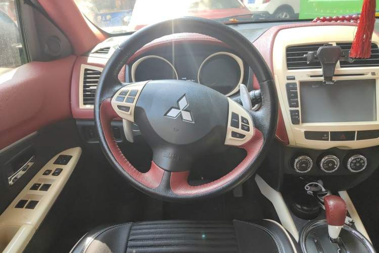 Used Mitsubishi ASX 2013 2.0L CVT Four-Wheel Drive Premium Edition Steering Wheel