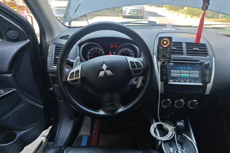 Used Mitsubishi ASX 2013 2.0L CVT Four-Wheel Drive Premium Edition Steering Wheel