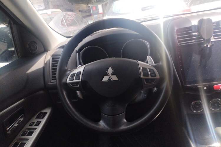 Used Mitsubishi ASX 2013 2.0L CVT Four-Wheel Drive Premium Edition Steering Wheel