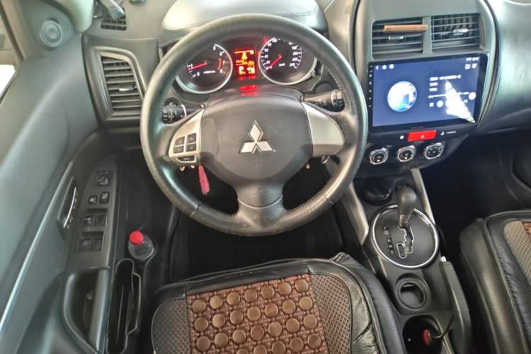 Used Mitsubishi ASX 2013 2.0L CVT Two-Wheel Drive Elite Edition Steering Wheel