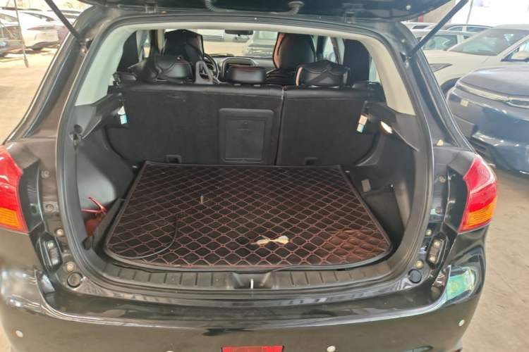 Used Mitsubishi ASX 2013 2.0L CVT Two-Wheel Drive Elite Edition Trunk